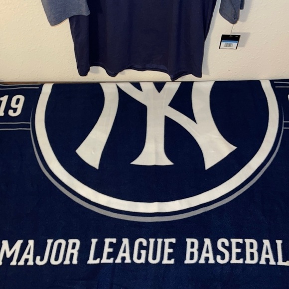 - NWT New York Yankees Blanket / Top has solid separate - Picture 12 of 17